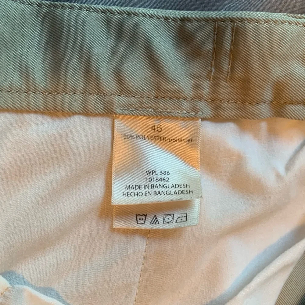 MENS SHORTS 46W HAGGAR SHORTS CLASSIC KHAKI PLEATED MENS 46 WAIST - Picture 6 of 7
